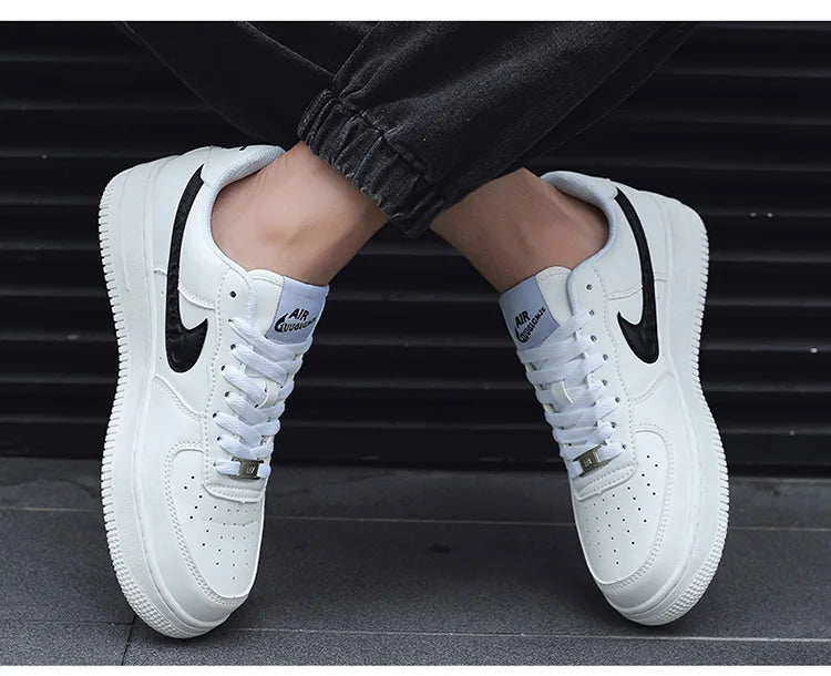 Moda sapatos masculinos de couro legítimo 2025 nova tendência coreana sapatos versáteis e antigos sola branca grossa esportes e lei