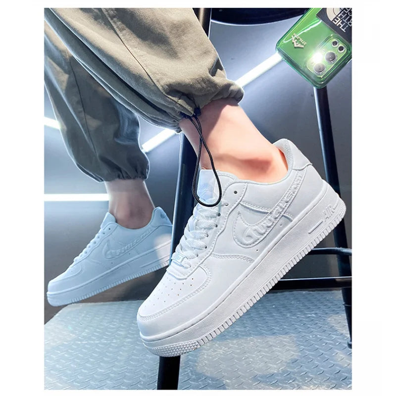 Moda sapatos masculinos de couro legítimo 2025 nova tendência coreana sapatos versáteis e antigos sola branca grossa esportes e lei