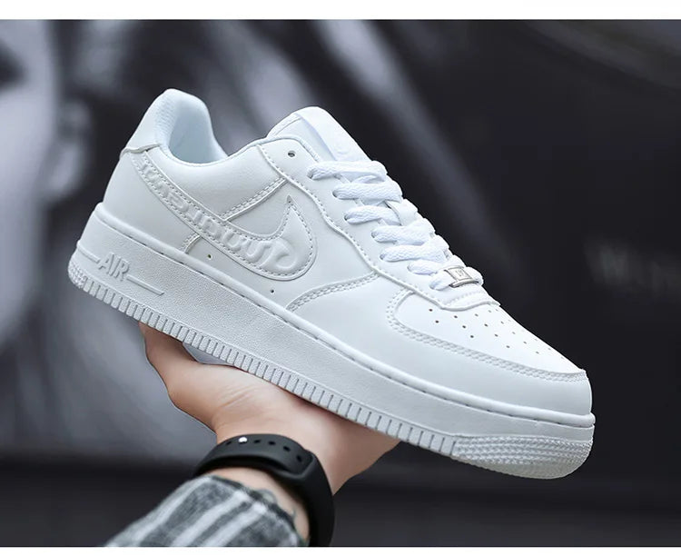 Moda sapatos masculinos de couro legítimo 2025 nova tendência coreana sapatos versáteis e antigos sola branca grossa esportes e lei