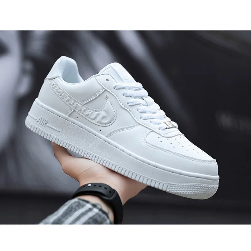 Moda sapatos masculinos de couro legítimo 2025 nova tendência coreana sapatos versáteis e antigos sola branca grossa esportes e lei
