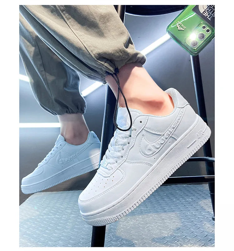 Moda sapatos masculinos de couro legítimo 2025 nova tendência coreana sapatos versáteis e antigos sola branca grossa esportes e lei