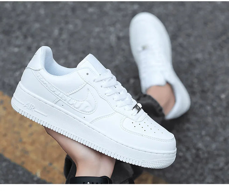 Moda sapatos masculinos de couro legítimo 2025 nova tendência coreana sapatos versáteis e antigos sola branca grossa esportes e lei